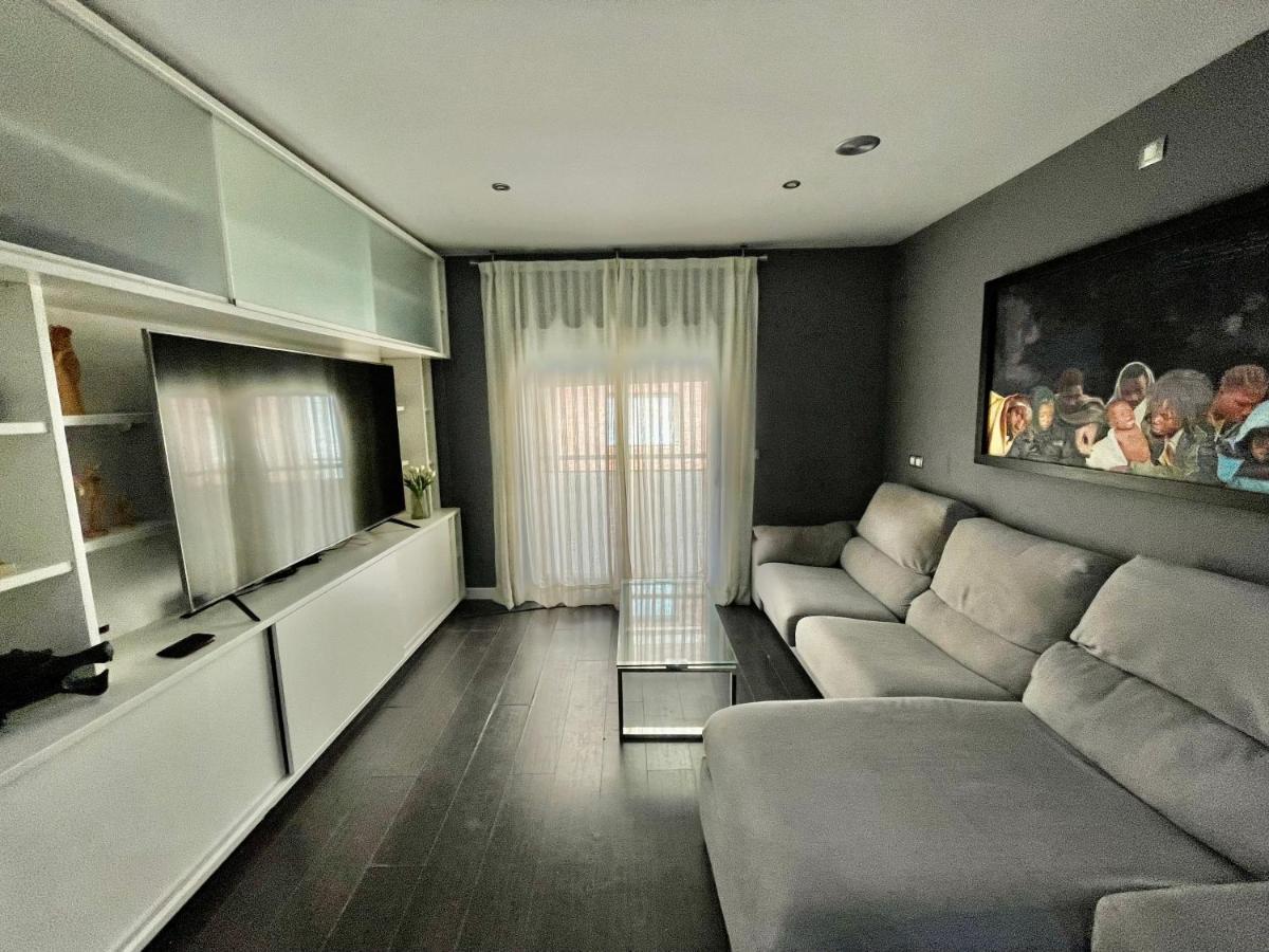 Moderno Apartamento Con Plaza De Garaje En Pleno Centro De Almería Dış mekan fotoğraf