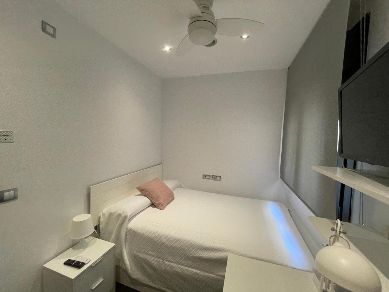 Moderno Apartamento Con Plaza De Garaje En Pleno Centro De Almería Dış mekan fotoğraf
