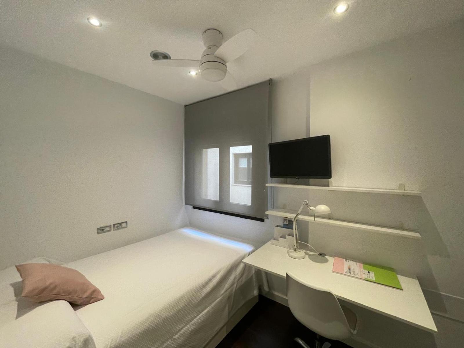 Moderno Apartamento Con Plaza De Garaje En Pleno Centro De Almería Dış mekan fotoğraf